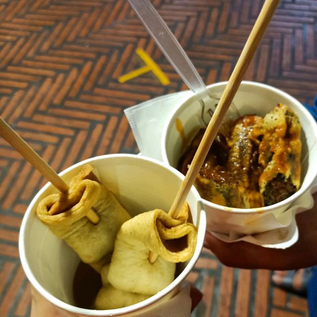 เดินกินเที่ยวคลองโอ่งอ่าง
