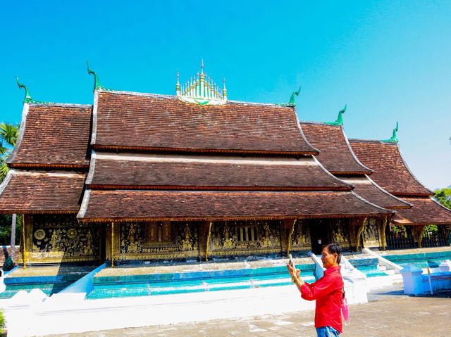 ถ่ายรูปคู่หน้าต่างวัดเเบบเก๋ๆ สวยๆ ตามรอยหนัง
