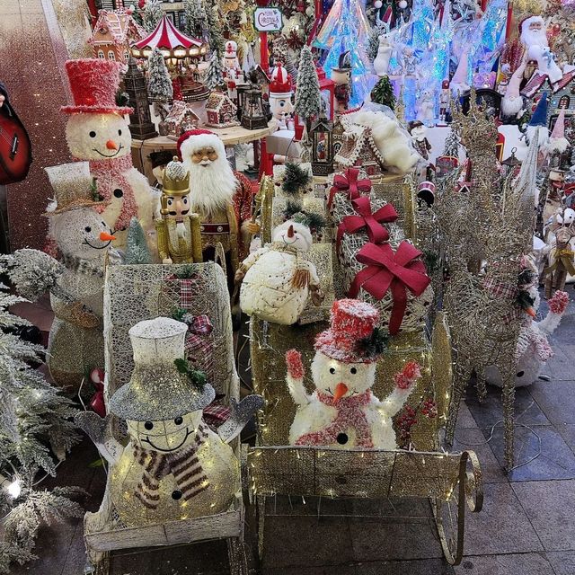 Santa Claus is comin to town