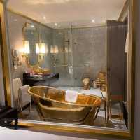 โรงแรมสีทอง...Dolce by Wyndham Hanoi Golden Lake