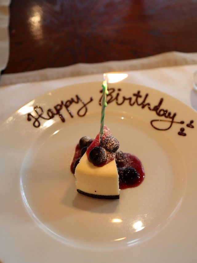 뷰 좋은 호텔 레스토랑에서 즐기는 생일 런치🎂