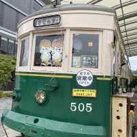 吊り革が食べれる市電でカフェ