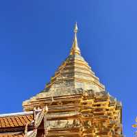 เดินขึ้นพระธาตุดอยสุเทพสุดสัปดาห์😅