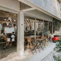 LA BUANA COFFEE BAR,MAKASSAR