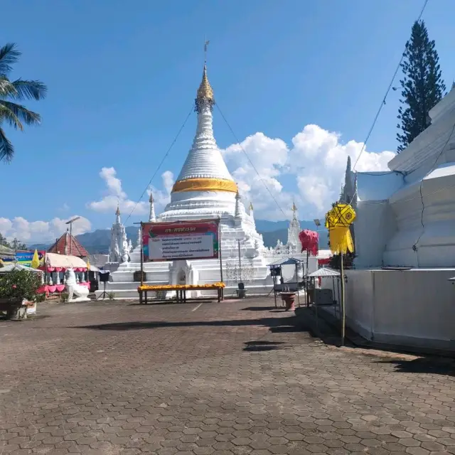 สักการะหลวงพ่อทันใจ ที่พระธาตุดอยกองมู