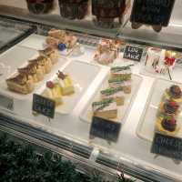 cake shop @ Holiday Inn JBCC