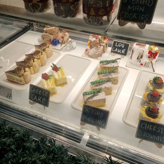 cake shop @ Holiday Inn JBCC