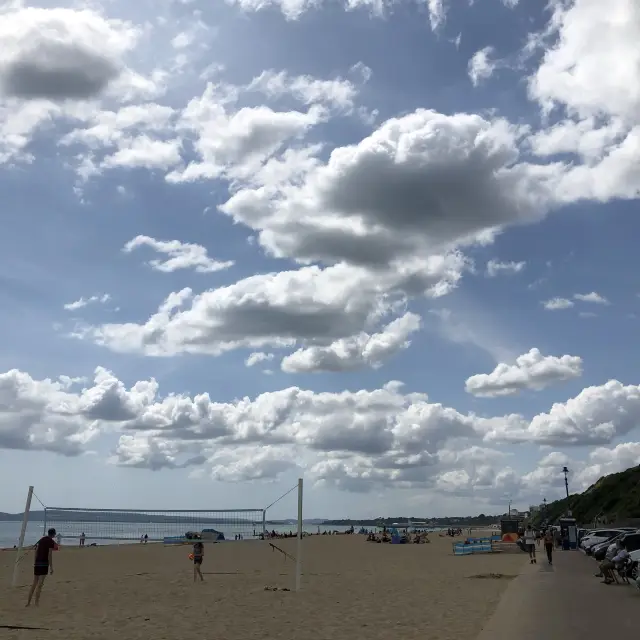 따뜻하다 못해 뜨거운 열기 현장, 본머스 비치🏖️