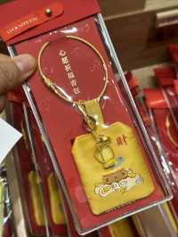 The wise do not enter the river of love, young people worship Buddha for wealth, and Nanjing has accurate and spiritual places to seek wealth.