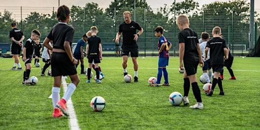 FREE FOOTBALL SKILLS SESSION IN AYLESBURY WITH ADAM CASH | The Aylesbury Vale Academy