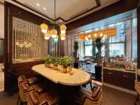 Breakfast in a modern colonial setting