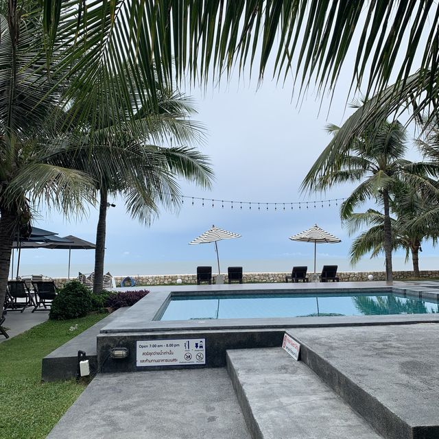 Siam Beach Resort หัวหิน เดิน 10 ก้าวลงชายหาด