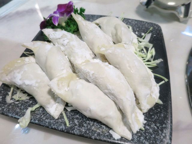 輕奢風靚料靚湯底火鍋店