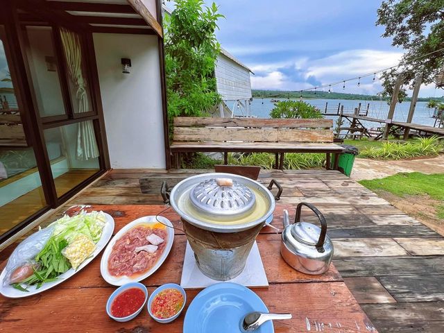 ที่พักบรรยากาศดีดี ริมเขื่อนสิรินธร