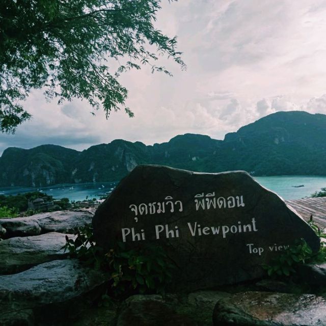เกาะพีพีในวันที่ฝนพรำ