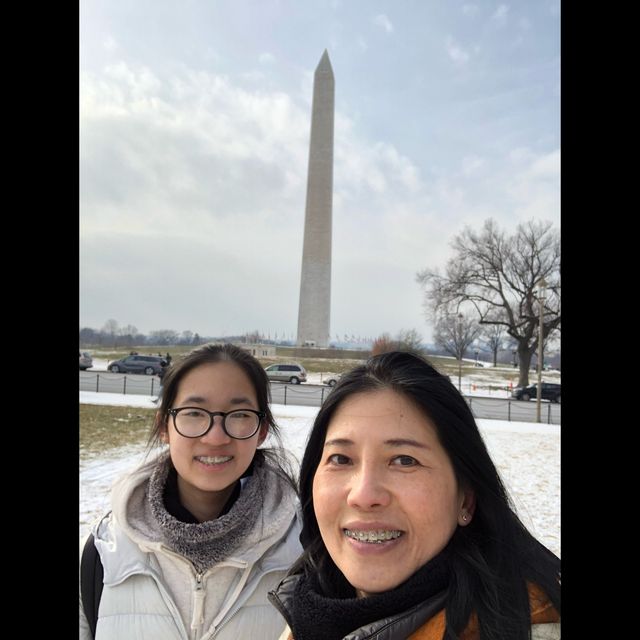 มาถ่ายรูปกับ Washington Monument กัน