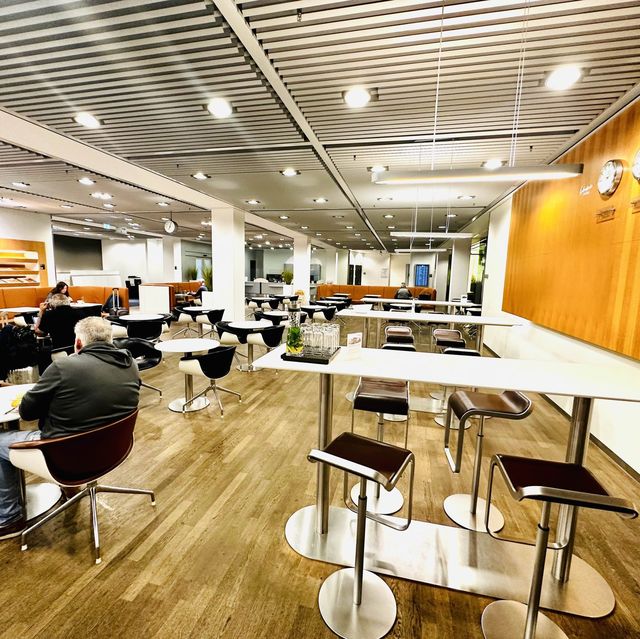 SUITE DREAMS - Lufthansa Senator Lounge
