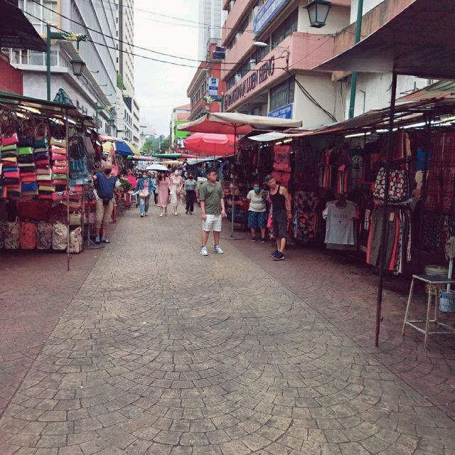 Petaling Street a good bargain place 🛍️👕⌚