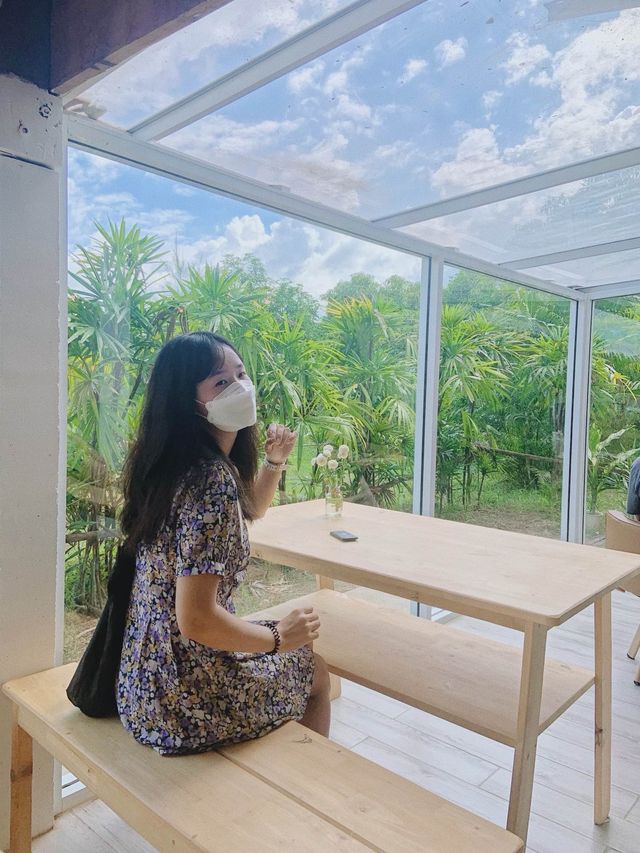 ลออคาเฟ่ คาเฟ่บ้านเรือนไทยประยุกต์