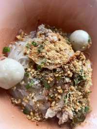 ก๋วยเตี๋ยวลูกชิ้นปลาลือชา แถวสมเด็จเจ้าพระยา