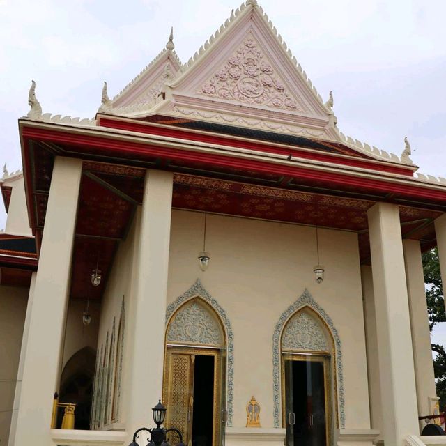 วัดไชโยวรวิหาร วัดสวย พระงาม ติดริมแม่น้ำเจ้าพระยา