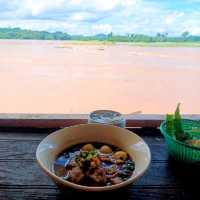 ร้านก๋วยเตี๋ยวเรือพันโขด หนองคาย