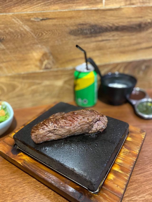 荃灣必食A5和牛鵝肝丼 🍱鐵板熱石牛