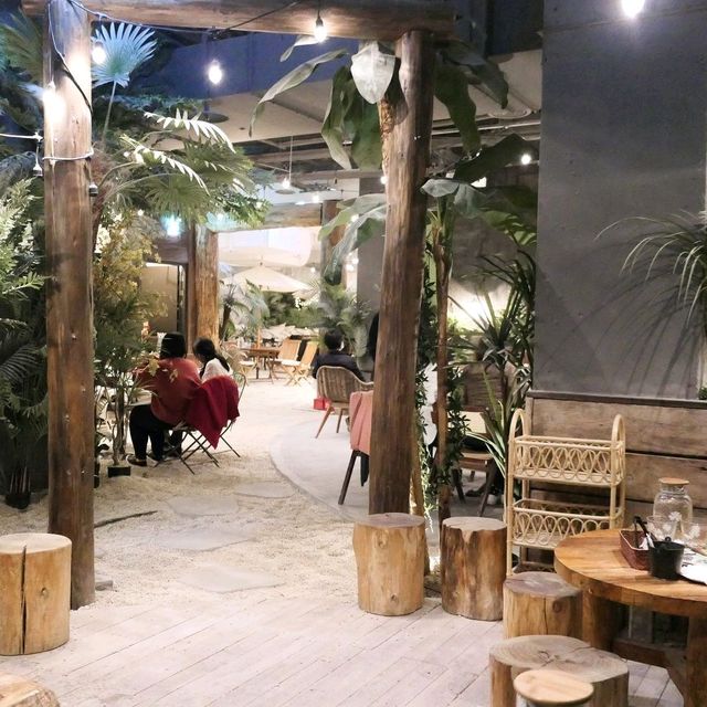 東區超威的餐酒館，網美打卡聖地—— 海灘叢林 A Beach