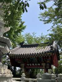부산 바다 위의 절