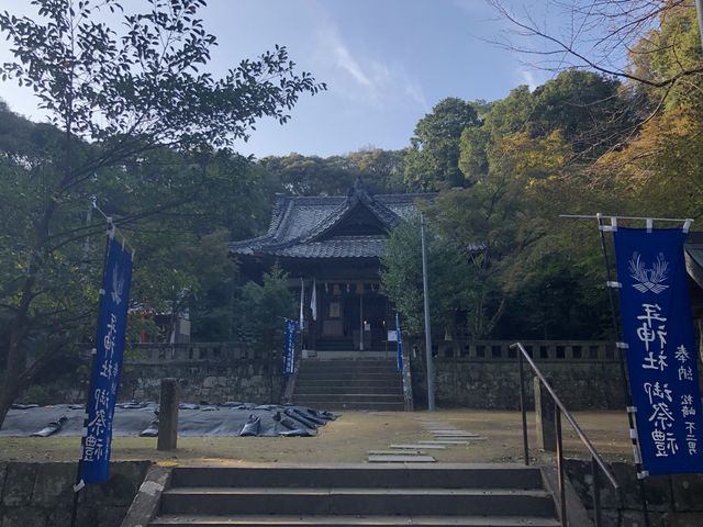 【長崎】境内をJRが通過する神社