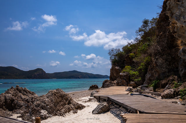 เกาะขาม | สัตหีบ น้ำทะเลใสหาดทรายนุ่ม