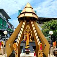 ศูนย์การค้าในร่มและกลางแจ้งสุดทันสมัย

