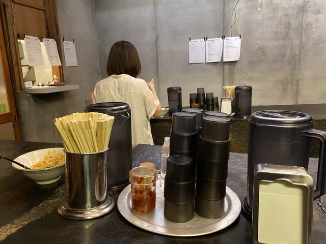  店名・営業内容が外観からほぼわからない『suba(すば)』屋さん
