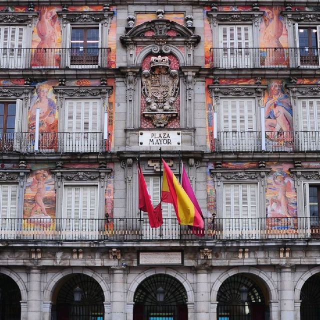 HOLA MADRID