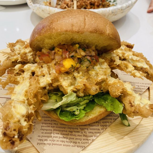 📍葵芳新開cafe ｜📷打卡able😋食物高質👍🏻值得encore🤤必吃軟殼蟹雙層脆包🍔 🦀 