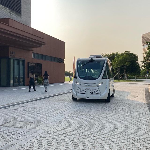 《綠色生活～無人駕駛電動車遊西九文化區》