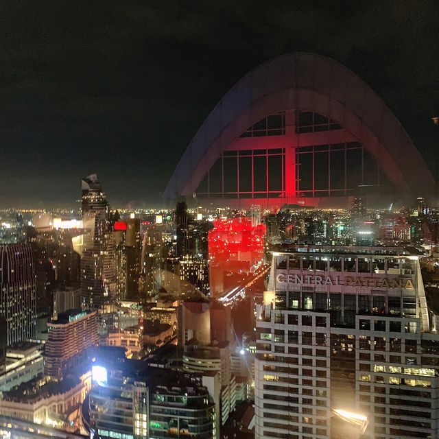 พาไปนั่งชิล rooftop ที่ Red Sky CTW