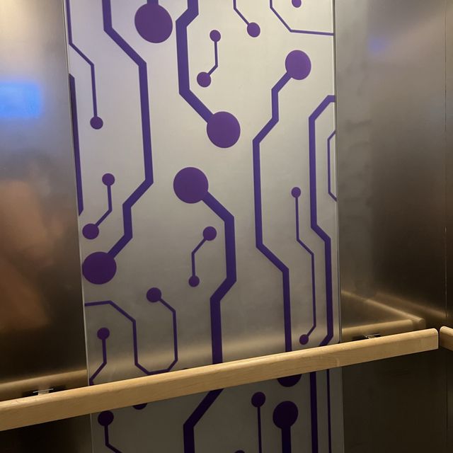 酒店以紫色為主題