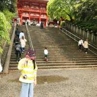 【滋賀県】神々しい赤い隣門に目を惹かれる　“ちはやぶる” ロケ地聖地巡礼✨
