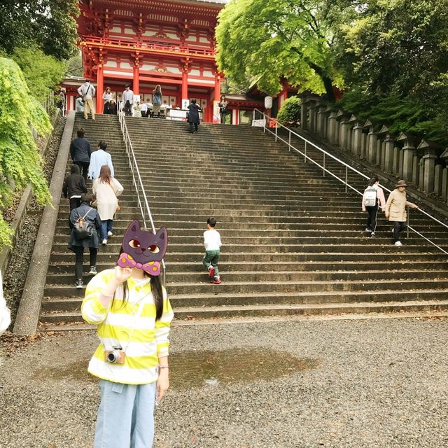 【滋賀県】神々しい赤い隣門に目を惹かれる　“ちはやぶる” ロケ地聖地巡礼✨