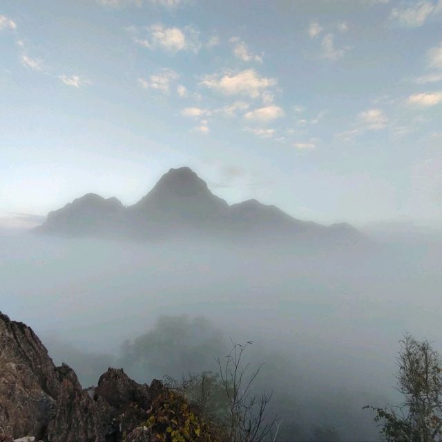 ผาแดง หนองเขียว ลาว