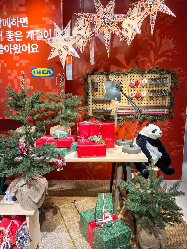 크리스마스 소품과 트리가 가득한 광명이케아🎄