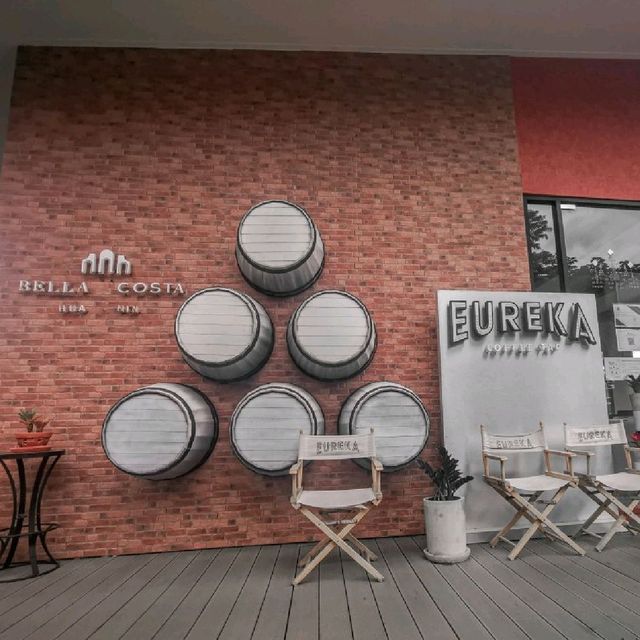 EUREKA  BEACH CAFE' HUAHIN 
