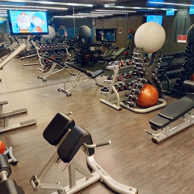 九龍東皇冠假日酒店