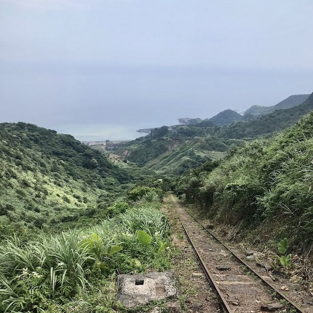 新北瑞芳報時山步道-愜意遠眺陰陽海的步道