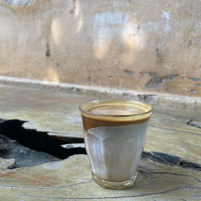 จิบกาแฟที่ตึกเก่าสไตล์โคโรเนียลที่นครพนม