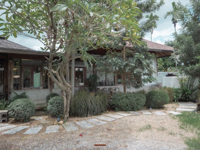 คาเฟ่บ้านไม้ cozy ที่ผสมผสานความล้านนาได้อย่างลงตั