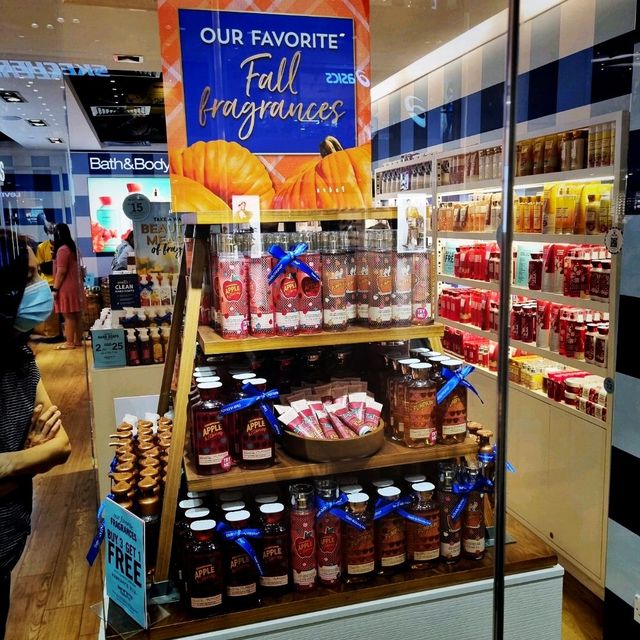 Shopping this fall at Plaza Singapura