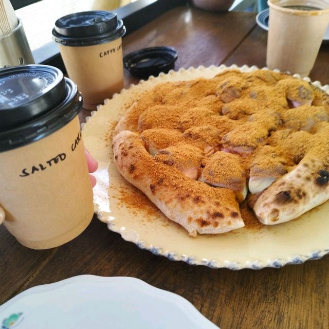 Marshmallows and Nutella in a pizza?why not!