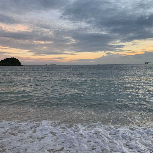 หาดนางรำ อ.สัตหีบ จ.ชลบุรี
